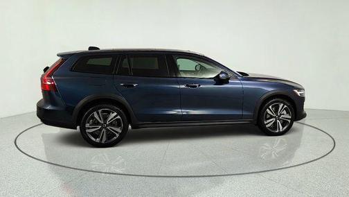 Denim Blue Metallic 2026 Volvo V60 Cross Country B5 Plus