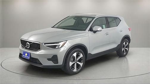 2025 Volvo XC40 B5 Core Bright Theme
