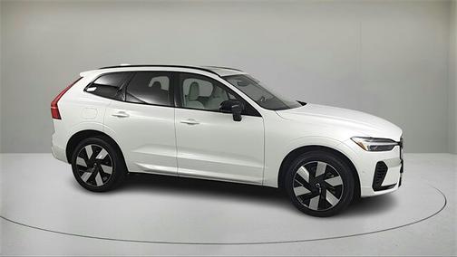 2025 Volvo XC60 Plug-In Hybrid T8 Plus