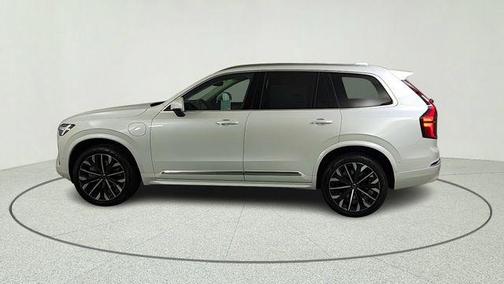 Crystal White Pearl 2026 Volvo XC90 Plug-In Hybrid T8 Ultra 7-Seater