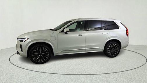 Crystal White Pearl 2026 Volvo XC90 Plug-In Hybrid T8 Ultra 7-Seater
