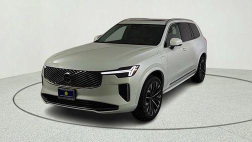 Crystal White Pearl 2026 Volvo XC90 Plug-In Hybrid T8 Ultra 7-Seater