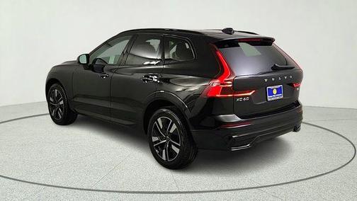 Onyx Black Metallic 2026 Volvo XC60 B5 Plus