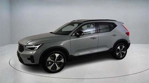 2026 Volvo XC40 B4 Plus