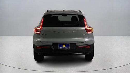 2026 Volvo XC40 B4 Plus