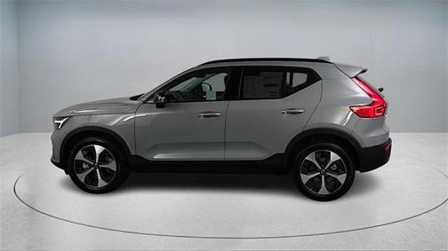 2026 Volvo XC40 B4 Plus