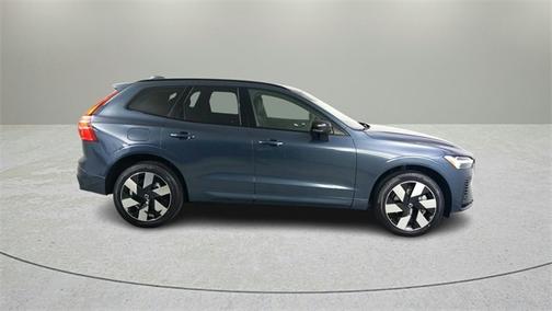2025 Volvo XC60 Plug-In Hybrid T8 Plus