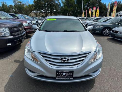 Radiant Silver Metallic 2012 Hyundai SONATA GLS