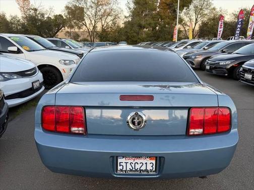 2006 Ford Mustang Deluxe