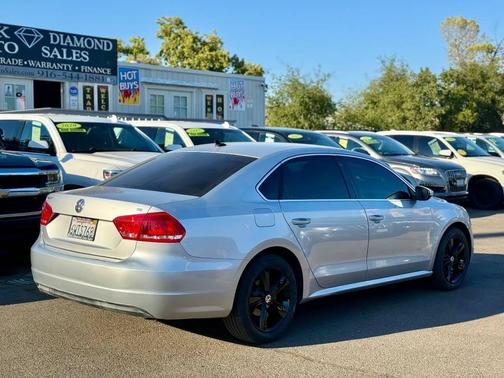 2012 Volkswagen Passat 2.5 SE