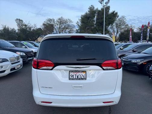 2021 Chrysler Voyager LXI