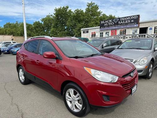 Garnet Red 2011 Hyundai TUCSON GLS