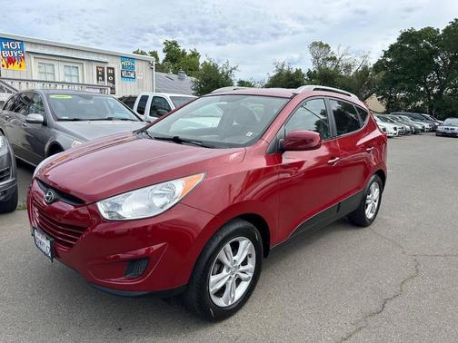 Garnet Red 2011 Hyundai TUCSON GLS