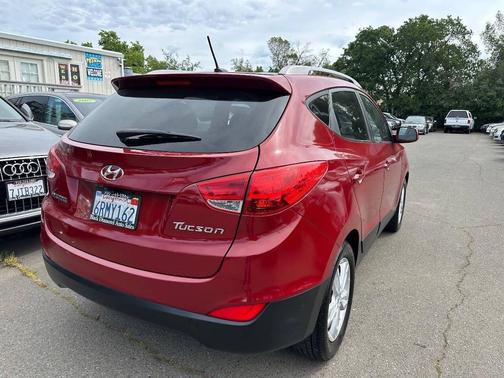 Garnet Red 2011 Hyundai TUCSON GLS