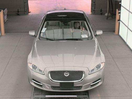 2014 Jaguar XJ Base
