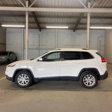 Bright White Clearcoat 2016 Jeep Cherokee Latitude