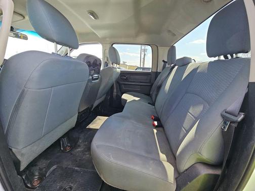 2017 RAM 3500 Tradesman Crew Cab 4x4 6'4' Box