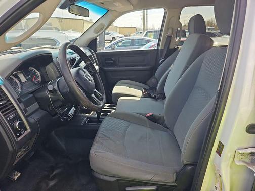 2017 RAM 3500 Tradesman Crew Cab 4x4 6'4' Box