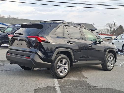 2025 Toyota RAV4 Hybrid XLE