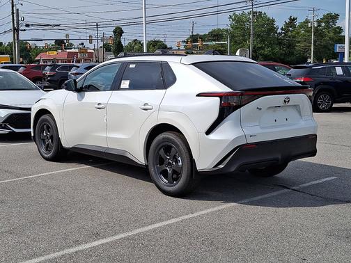 Wind Chill Pearl 2026 Toyota bZ XLE Plus