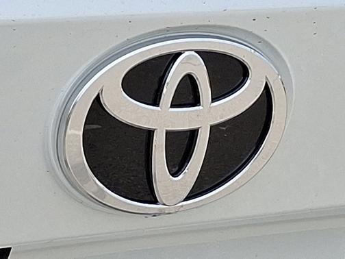 Wind Chill Pearl 2026 Toyota bZ XLE Plus