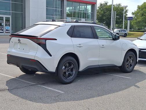 Wind Chill Pearl 2026 Toyota bZ XLE Plus
