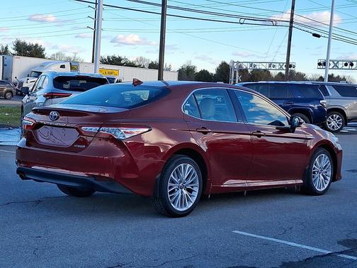 2020 Toyota Camry Hybrid XLE
