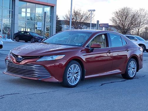 2020 Toyota Camry Hybrid XLE