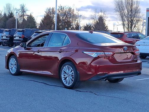 2020 Toyota Camry Hybrid XLE
