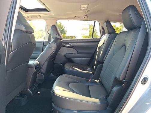2025 Toyota Highlander XLE