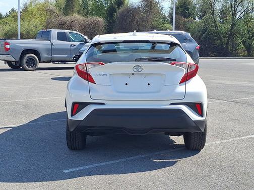 BLIZZARD PEARL 2019 Toyota C-HR LE