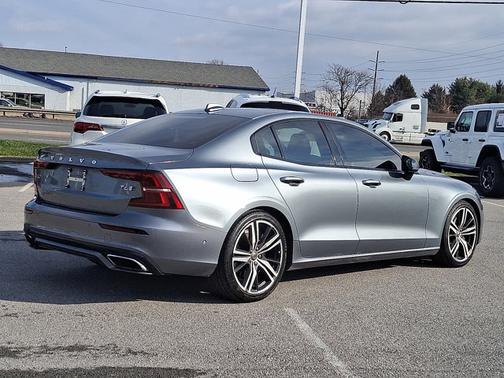 2019 Volvo S60 R-Design