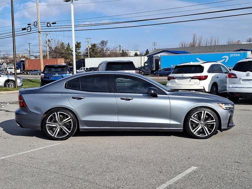 2019 Volvo S60 R-Design