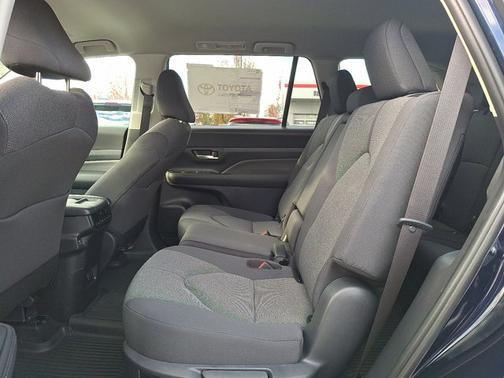 2025 Toyota Grand Highlander LE