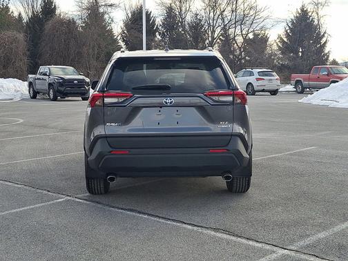 2020 Toyota RAV4 Hybrid XLE