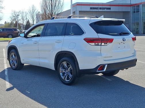 BLIZZARD PEARL 2017 Toyota Highlander HYBRID LIMITED PL