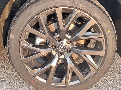 2025 Toyota Crown Signia Limited