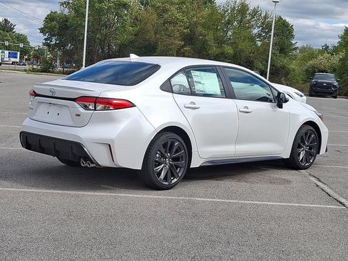Wind Chill Pearl 2026 Toyota Corolla SE