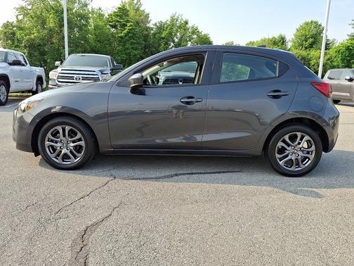 2020 Toyota Yaris LE