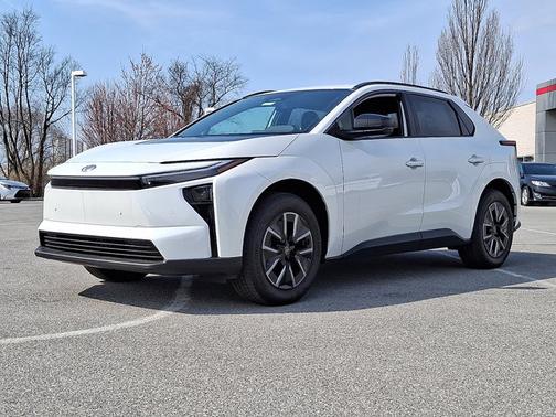 Wind Chill Pearl 2026 Toyota bZ XLE