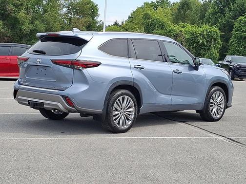 MOON DUST 2024 Toyota Highlander Platinum