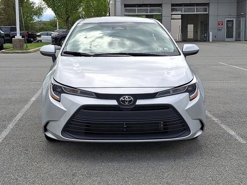 CLASSIC SILVER ME 2025 Toyota Corolla LE