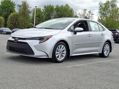 CLASSIC SILVER ME 2025 Toyota Corolla LE