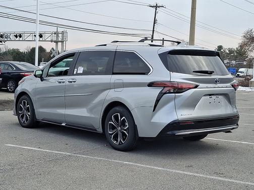 2025 Toyota Sienna Platinum