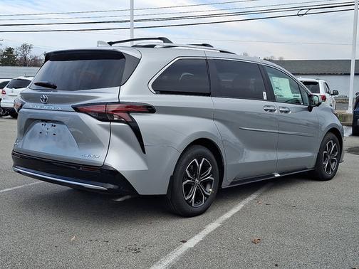 2025 Toyota Sienna Platinum