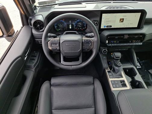 Trail Dust/Gray Scape Roof 2026 Toyota Land Cruiser