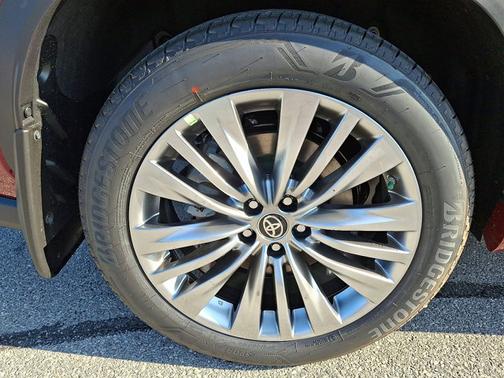 2025 Toyota Highlander Hybrid Platinum