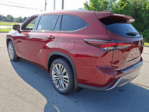2025 Toyota Highlander Hybrid Platinum