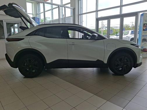 Wind Chill Pearl 2026 Toyota C-HR SE