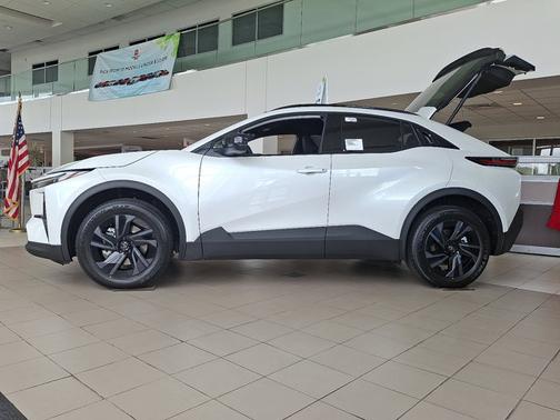 Wind Chill Pearl 2026 Toyota C-HR SE